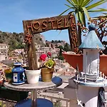 - Homstel Hostel *