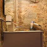 - Homstel Hostel *