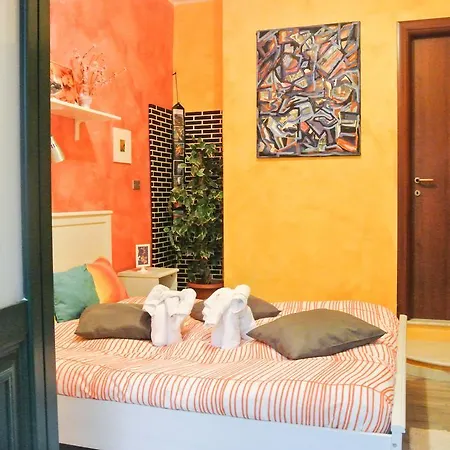 - Homstel Hostal