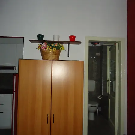 - Homstel Hostal