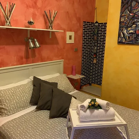 - Homstel * Taormina