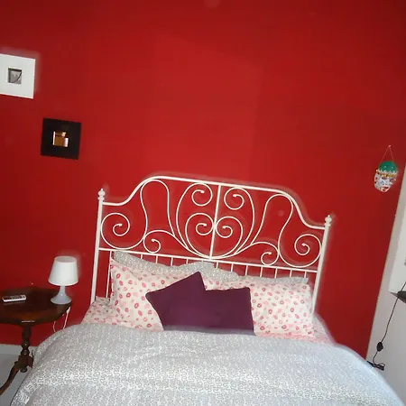 - Homstel * Taormina