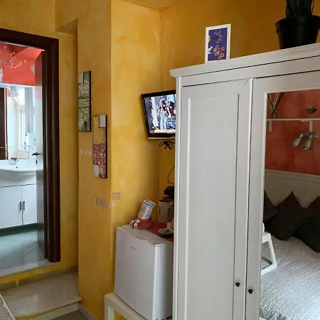 Hostel - Homstel *