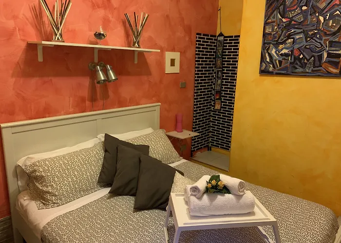 - Homstel * Taormina