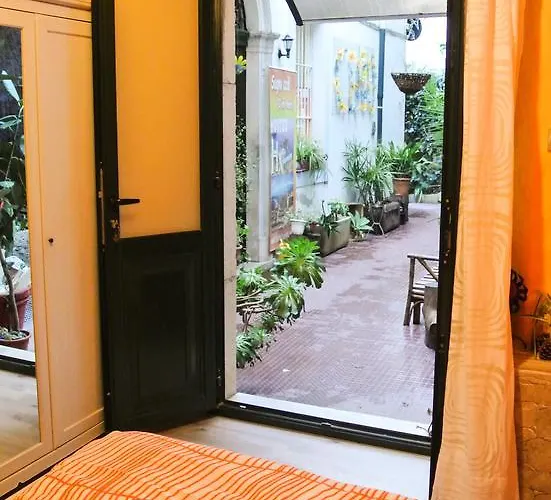 - Homstel * Taormina