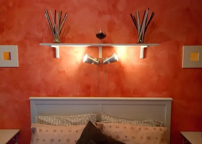 - Homstel * Taormina