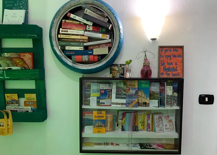 - Homstel * Taormina